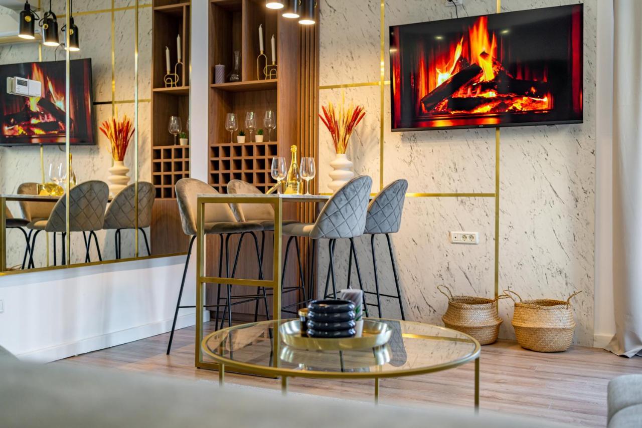 Appartamento Golden View - Breathtaking Location In Bucarest Esterno foto