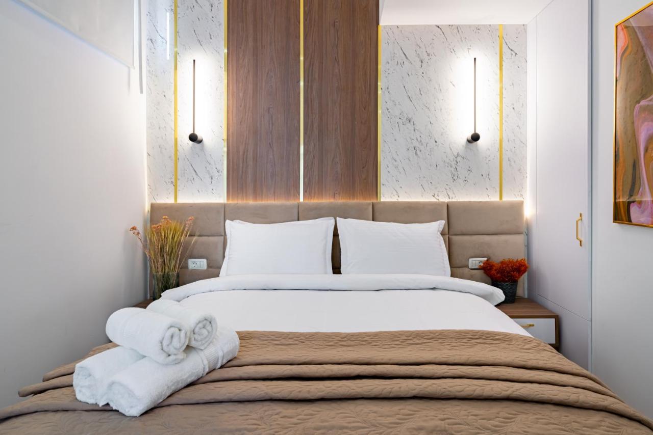 Appartamento Golden View - Breathtaking Location In Bucarest Esterno foto