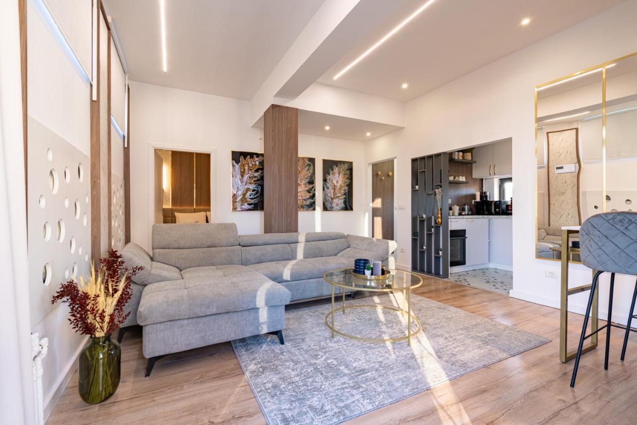 Appartamento Golden View - Breathtaking Location In Bucarest Esterno foto