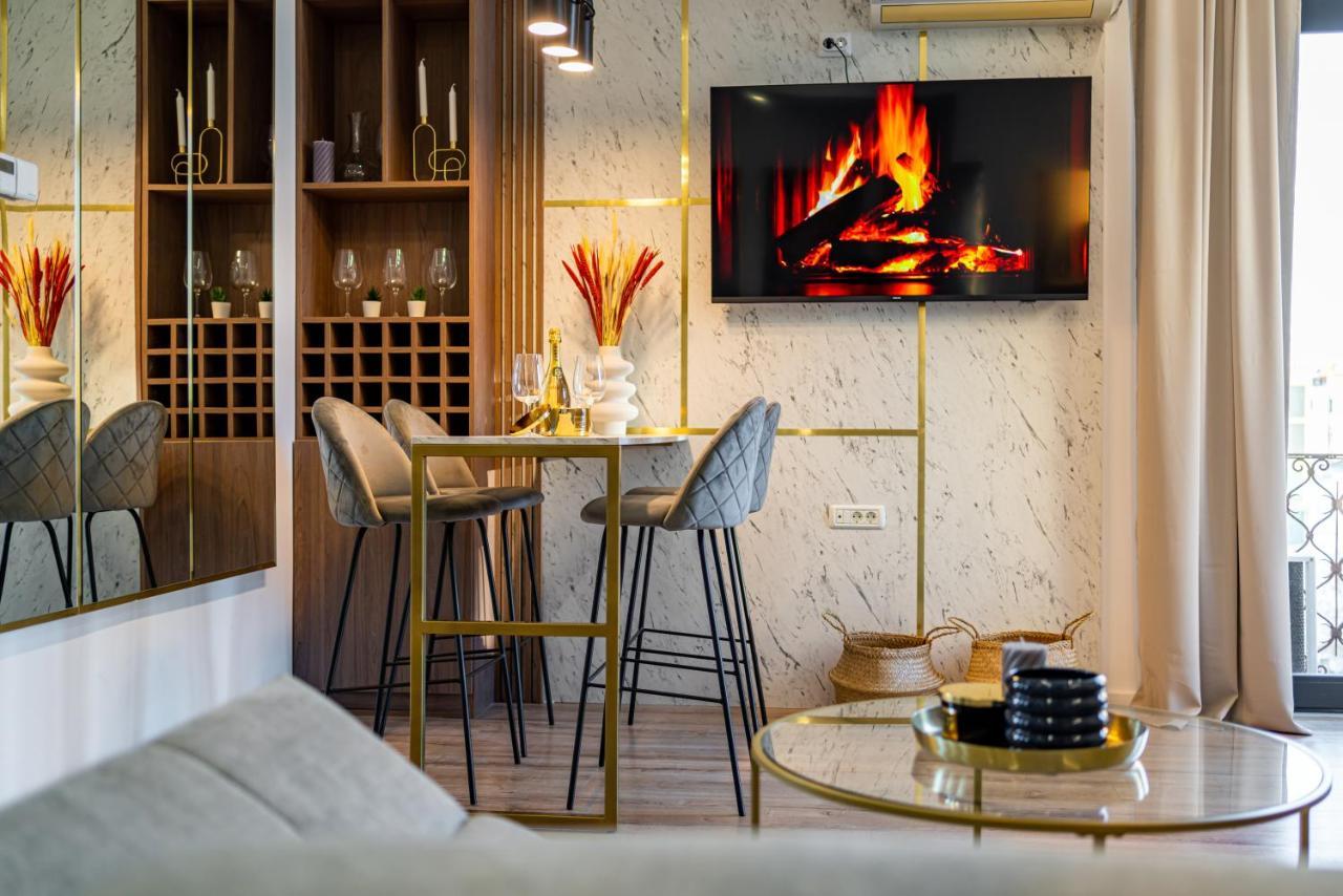 Appartamento Golden View - Breathtaking Location In Bucarest Esterno foto