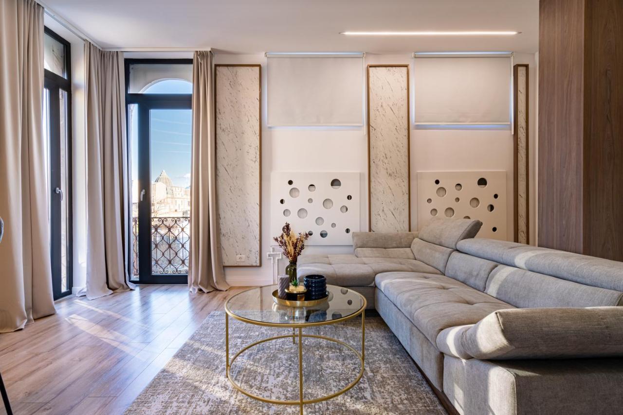 Appartamento Golden View - Breathtaking Location In Bucarest Esterno foto