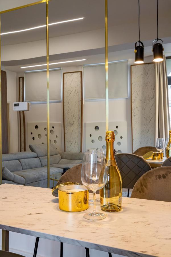 Appartamento Golden View - Breathtaking Location In Bucarest Esterno foto