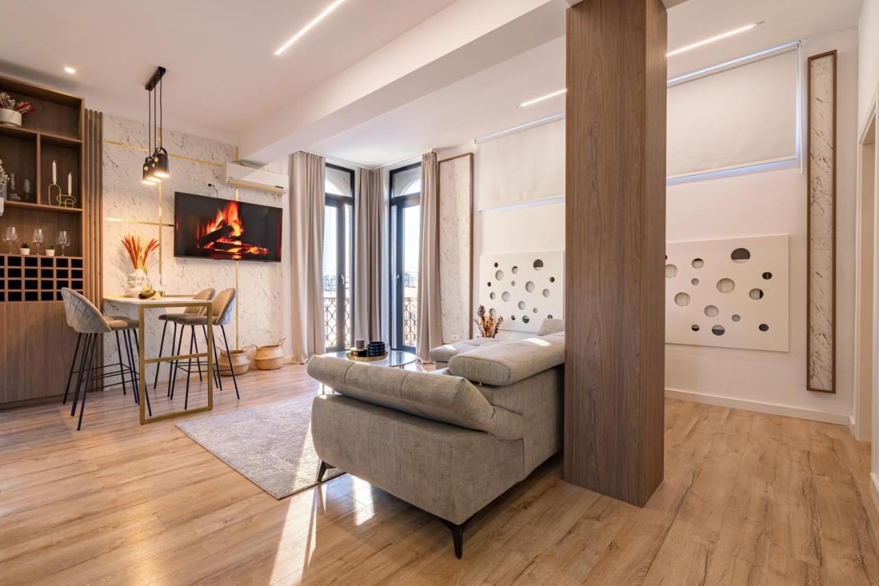 Appartamento Golden View - Breathtaking Location In Bucarest Esterno foto