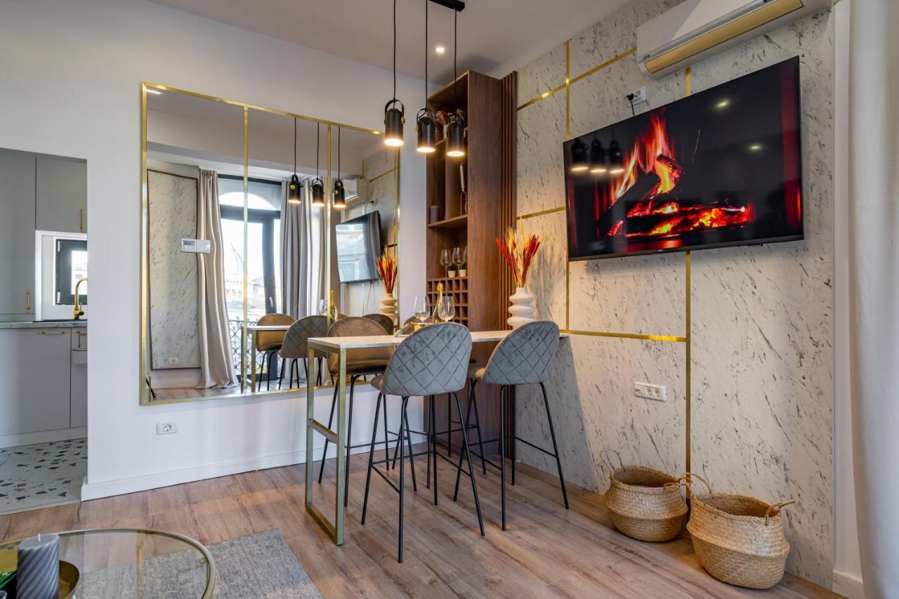 Appartamento Golden View - Breathtaking Location In Bucarest Esterno foto